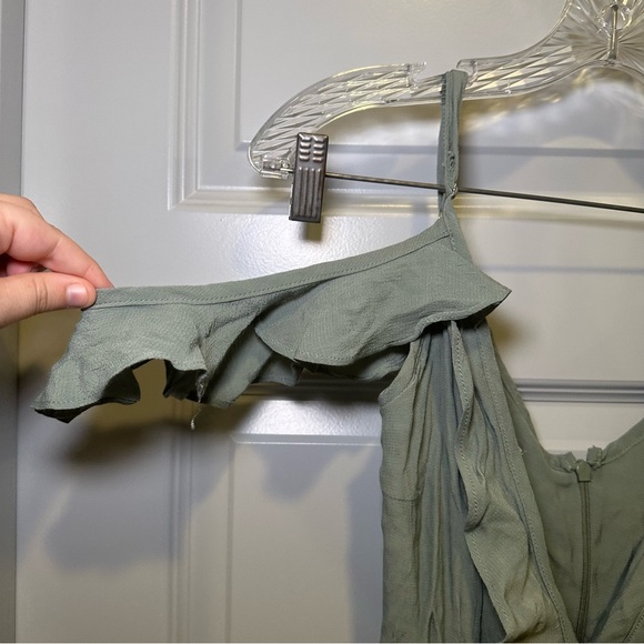 NWT Lucy Love Green V Neck Cold Shoulder Ruffle Accent Potion Wrap Dress S - Picture 4 of 11